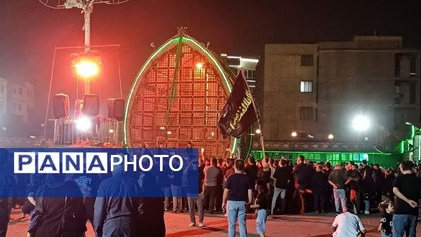 مراسم نخل‌گردانی شب عاشورا در حسینیه شهرک شهید فهمیده کرج