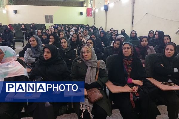 برگزاری جلسه توجیهی آسیب‌های اجتماعی در دبیرستان فتح المبین ناحیه دو شهرری 