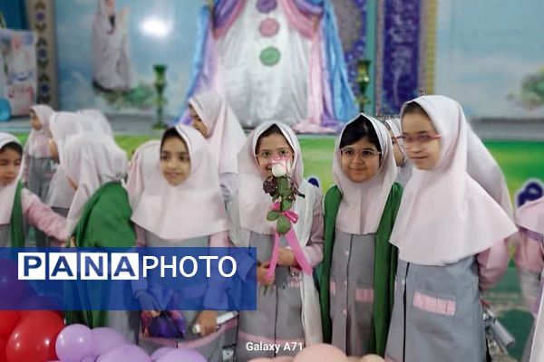مراسم روز مادر و تحلیف پیشتازان در دبستان شهید سرافراز