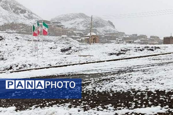 بارش برف در روستای اصقول سربیشه