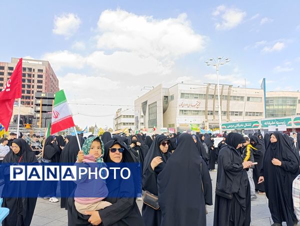 راهپیمایی روز دانش آموز و مبارزه با استکبار در مشهد 