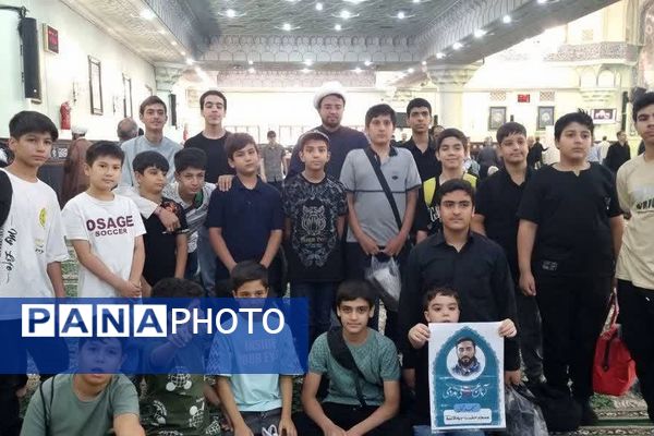 حضور دانش‌آموزان و فرهنگیان ناحیه دو شهرری در نماز جمعه 