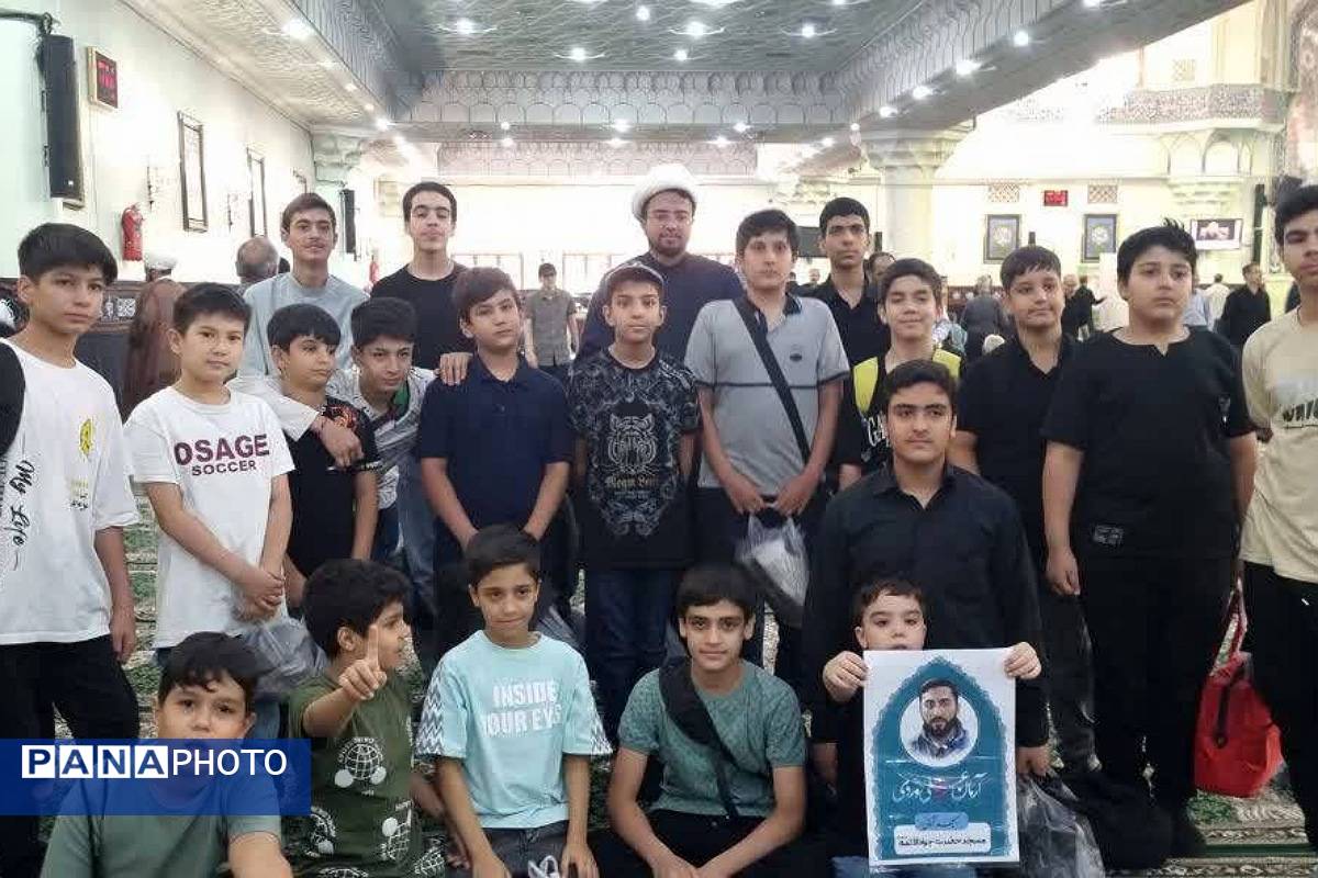 حضور دانش‌آموزان و فرهنگیان ناحیه دو شهرری در نماز جمعه 