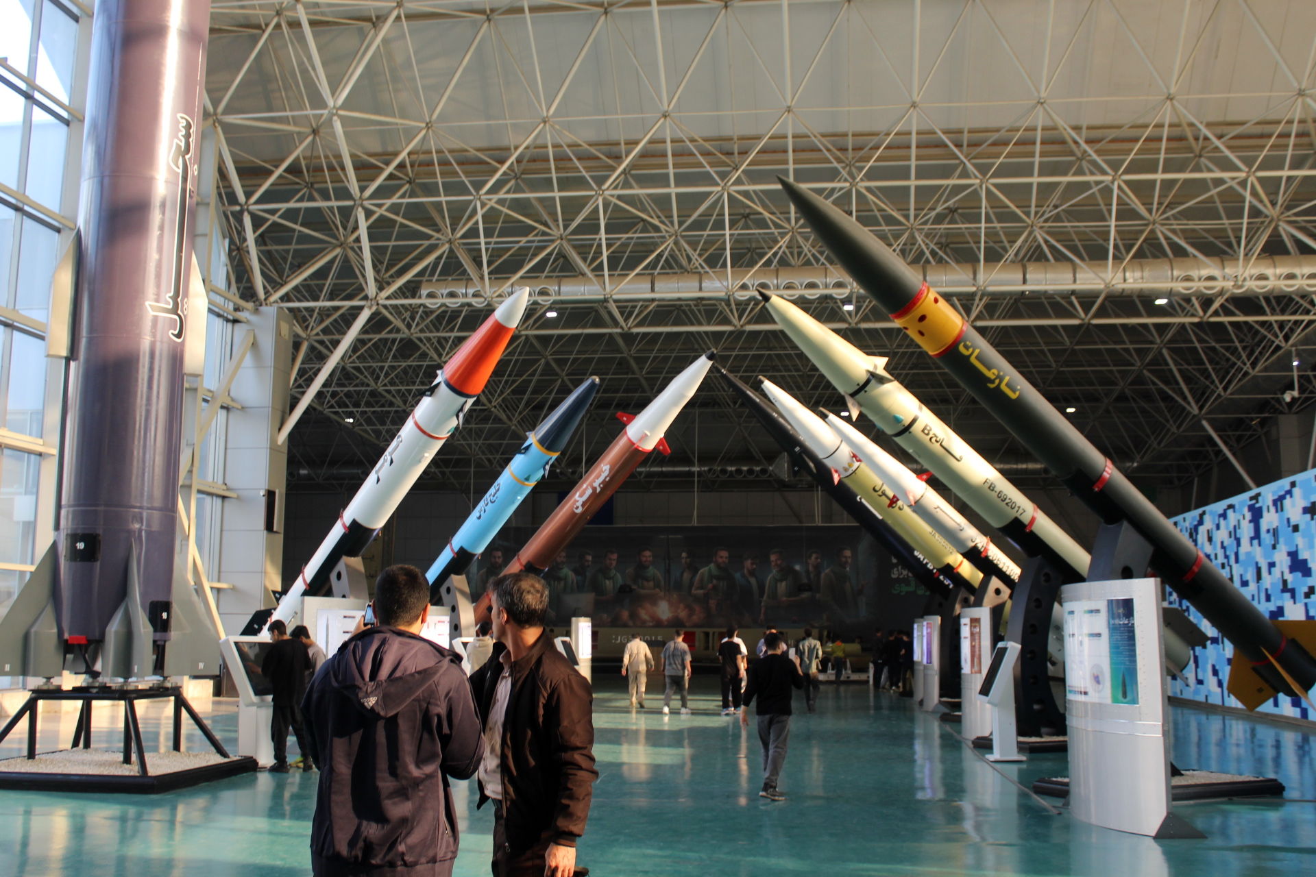 حضور دانش‌آموزان بندپی شرقی در راهیان نور و بازدید از نمایشگاه هوافضا سپاه پاسداران تهران