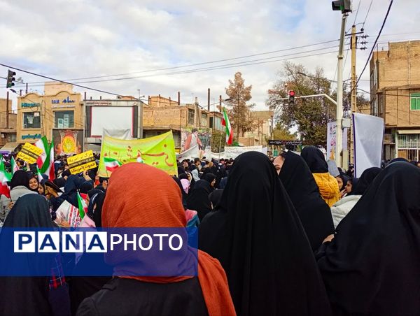 آبان بیداری؛ گام های استوار نسل جوان در مسیر عزت و استقلال