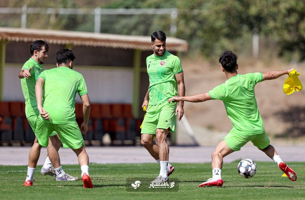 تمرین سرخ‌پوشان در حضور مدیر عامل و پیشکسوتان پرسپولیس