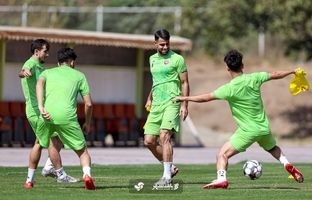 تمرین سرخ‌پوشان در حضور مدیر عامل و پیشکسوتان پرسپولیس