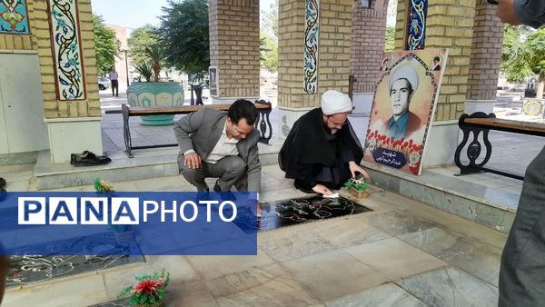  غبارروبی مزار شهدای شهرستان خلیل آباد