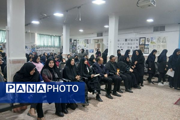 نمایشگاه دست‌سازه‌های خلاق در هنرستان تقوی‌پیشگان بهارستان۲