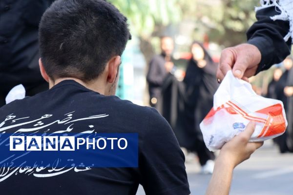 پای‌برهنه،در مسیر عشق