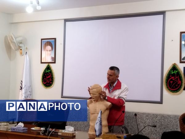 جلسه آموزشی ویژه مراقبان سلامت مدارس کاشان