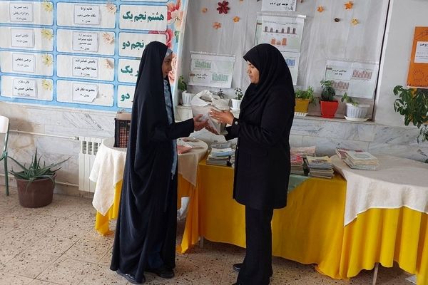 طرح کاغذهای ماندگار در مدرسه حضرت سکینه(س) برگزار شد
