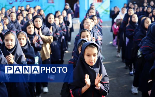 صبحگاهی غرق در علم و شادمانی در آموزشگاه جمهوری اسلامی ناحیه یک شهرستان بهارستان 