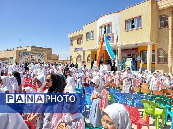 نواختن زنگ سپاس معلم در دبستان دخترانه شاهد نرگس