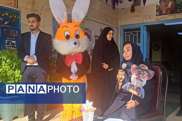  برپایی نمایشگاه  آثار دانش‌آموزان در مدرسه غیاث‌الدین جمشید کاشانی ملارد 