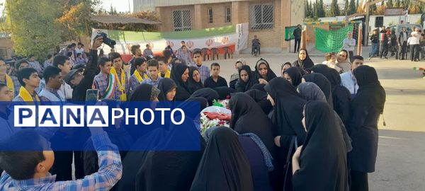 استقبال از شهید گمنام در دبیرستان معارف صدرا ولایت 
