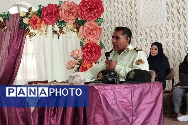 آشنایی با نیروی انتظامی گامی به سوی ارتقاء امنیت در مدرسه زکیه صباشهر