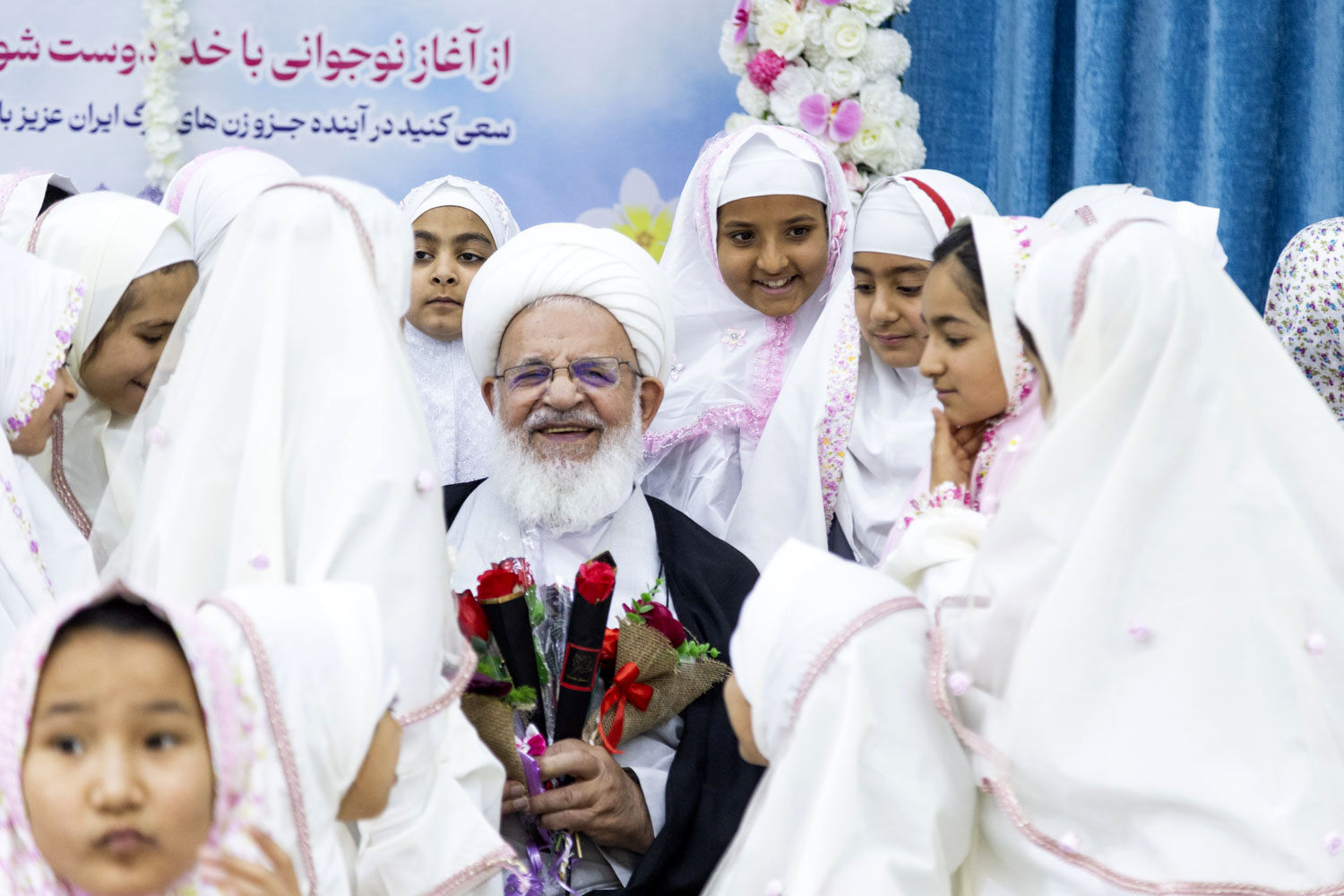 جشن تکلیف دختران در دفتر امام جمعه یزد