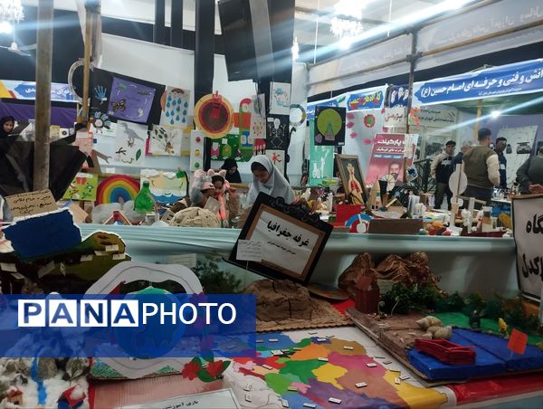 نمایشگاه پژوهش و فناوری به مناسبت هفته پژوهش در خلیل آباد