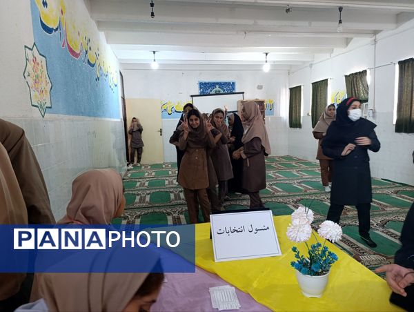 انتخابات شورای دانش‌آموزی در مدرسه خلیج‌فارس بوموسی 