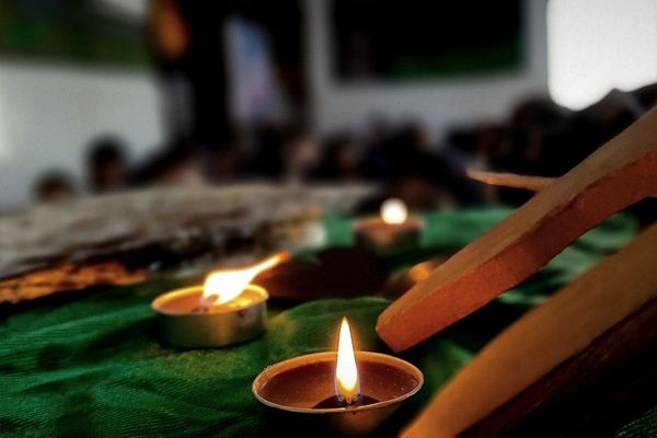 مراسم به مناسبت ایام فاطمیه در دبیرستان پروین اعتصامی اسلامشهر