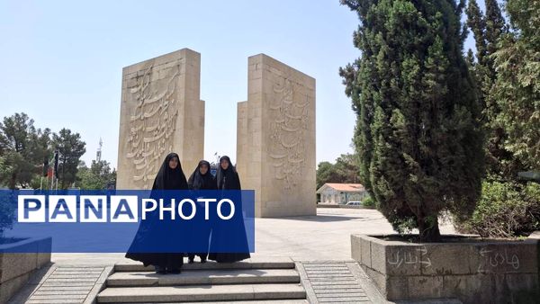 فرهنگیان منطقه ۱۴ تهران، به سرداران شهید جنگ ۱۲ روزه ادای احترام کردند