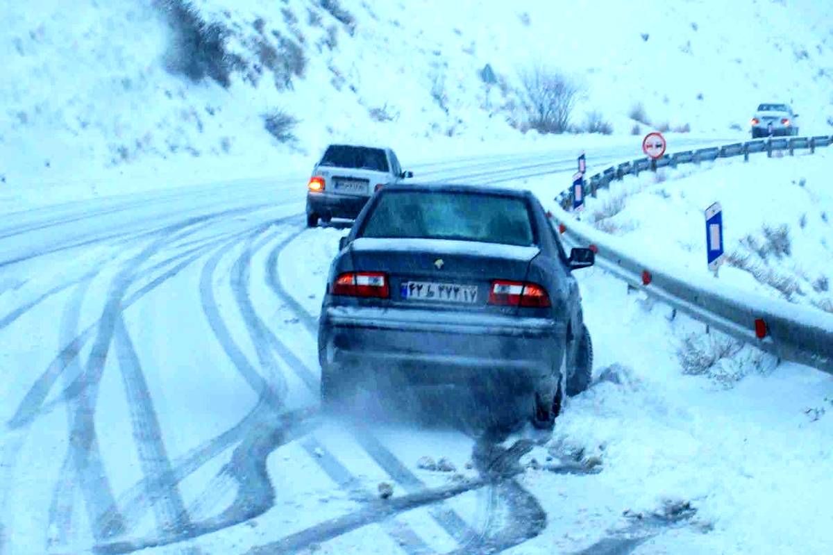 بارش برف و باران در ۱۸ محور مواصلاتی و هشدار پلیس راه به رانندگان