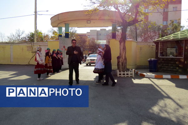 برنامه زنگ ایمنی و ترافیک در مدرسه شهدا فرهنگی دخترانه 