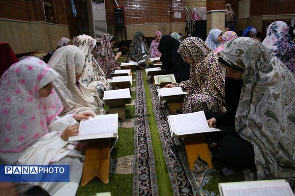 اعتکاف دانش‌آموزی در مسجد لولاگر