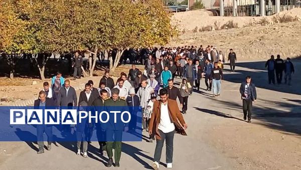 همایش پیاده‌روی خانوادگی گرامیداشت هفته بسیج در شهرستان سلسله 