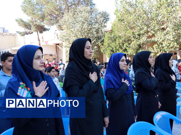 طنین زنگ استکبارستیزی در آموزشگاه سید حسن میرمحمدی میبد 