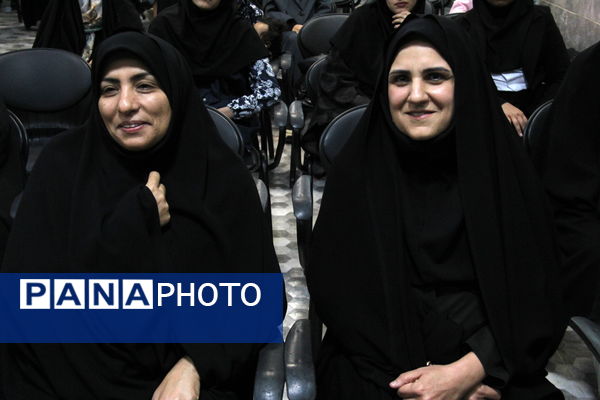 مراسم حافظ خوانی در کانون ام ابیها یزد