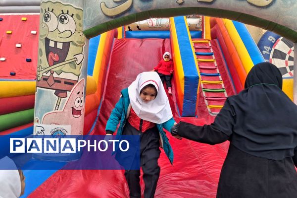 شهربازی مدرسه‌ای در دبستان عمار رباط‌کریم