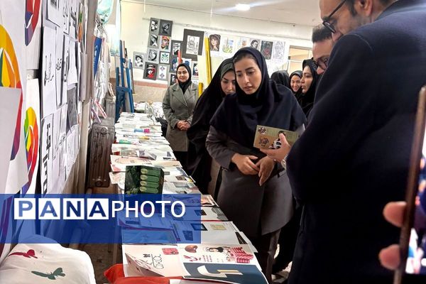 نمایشگاه دست‌سازه‌های خلاق در هنرستان تقوی‌پیشگان بهارستان۲
