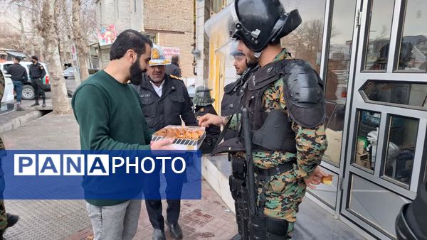 قدردانی مردم از مدافعان امنیت در روز پدر