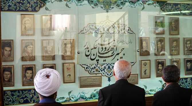 از یادمان شهدا فرهنگی شهرستان فارسان رونمایی شد