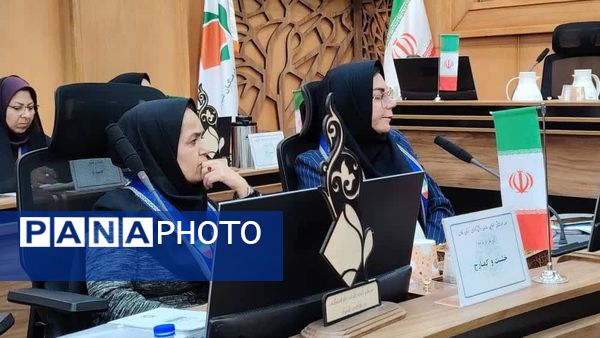 نشست هم‌اندیشی مسئولان سازمان دانش‌آموزی استان فارس روز دوم