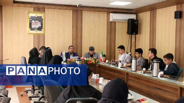 نشست دانش‌آموز خبرنگاران منتخب پانا با معاون پرورشی و فرهنگی استان آذربایجان شرقی