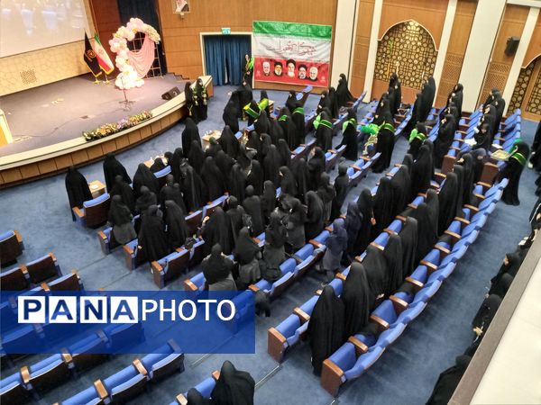 حضور دانش‌آموزان دبیرستان میعاد قم در همایش مرکز مدیریت حوزه علمیه خواهران به مناسبت دهه کرامت
