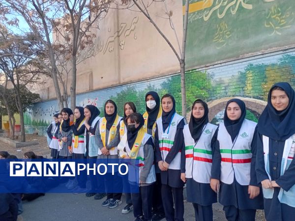 اجزای مانور زلزله تمام تشکیلاتی در دبیرستان مدرس تبریز 