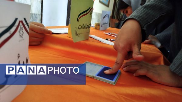 دانش‌آموزان دبیرستان گوهرشاد؛ پیشگامان مشارکت و مسئولیت‌پذیری