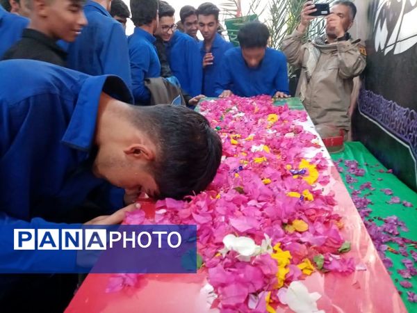 آیین استقبال باشکوه از شهید گمنام در مسجد مهدیه فین