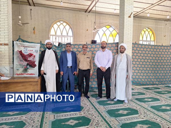 برپایی میز خدمت ادارات شهرستان حاجی آباد در نماز جمعه به‌مناسبت هفته دولت