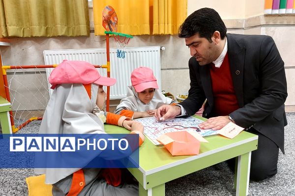 افتتاحیه اتاق بازی و یادگیری دبستان دخترانه مهرنگار باقرشهر 