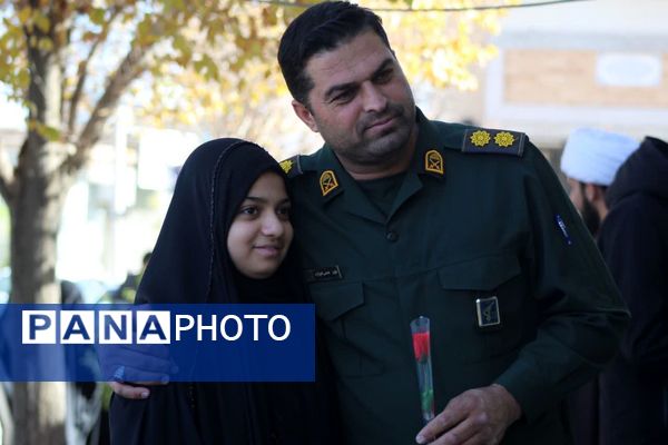 اجرای پویش من‌ و بابام در خاتم 