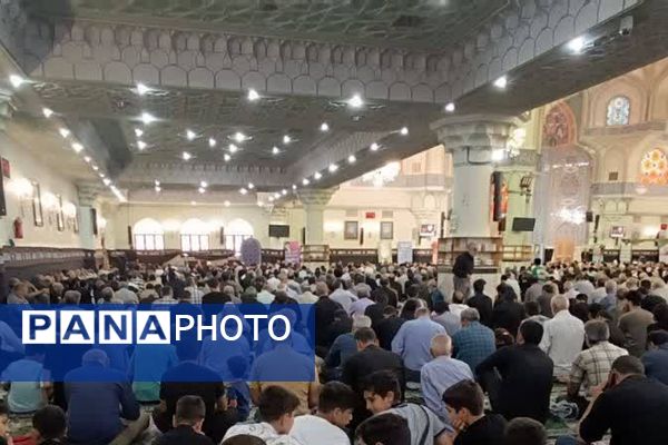 حضور دانش‌آموزان و فرهنگیان ناحیه دو شهرری در نماز جمعه 