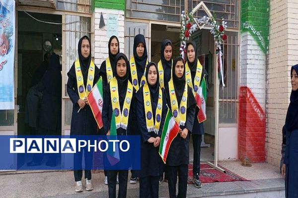 آغاز سال تحصیلی جدید و گرامیداشت هفته دفاع مقدس در دبیرستان شهید مجید دهنوی نیشابور