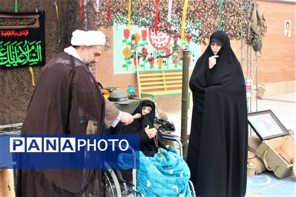 جلوه‌هایی از یادواره شهدا در دبستان استثنایی باغچه‌بان قم