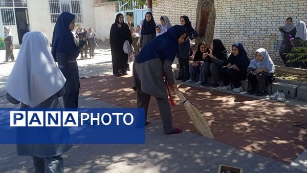 برپایی نماز جماعت  در دبستان شهید نجفی فدافن 