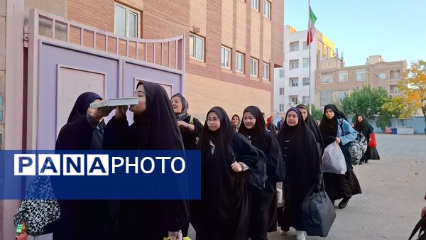 مراسم بدرقه دانش‌آموزان دختر مدارس شهرستان ملارد به مناطق عملیاتی جنوب کشور 